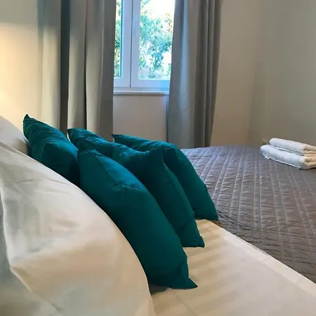 Maja Apartment *